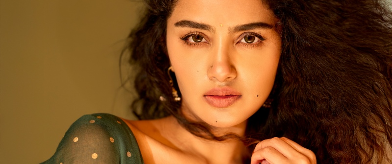 Anupama Parameswaran, Portrait, 5K, Vertical, Indian actress