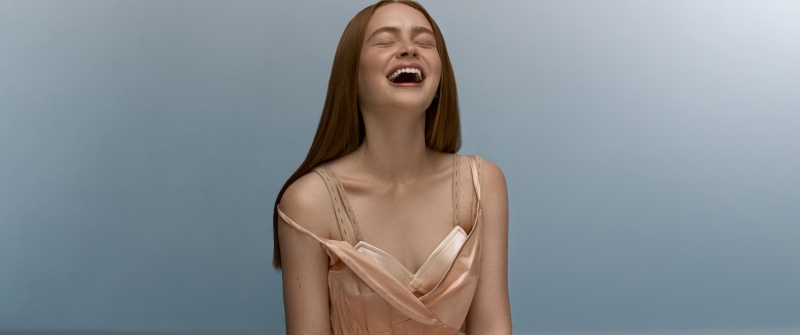 Sadie Sink, Laughing, 5K, American actress, Light blue