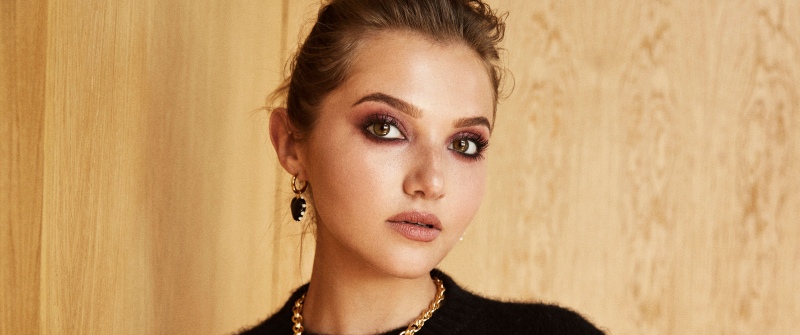 Mia McKenna-Bruce, English actress, 5K