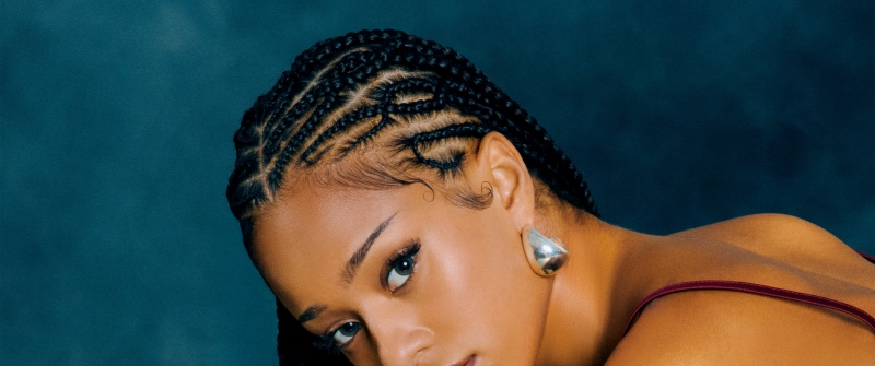 Manon, Braided hair, KATSEYE, 5K, Burgundy, Portrait