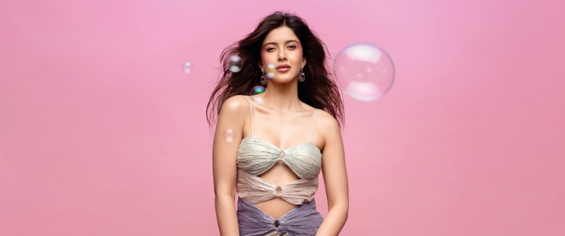 Shanaya Kapoor, 8K, Bollywood actress, Indian actress, Pink background, 5K, Glamorous
