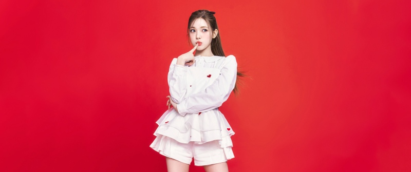 YUHA, Hearts2Hearts RUDE, Red background, 5K