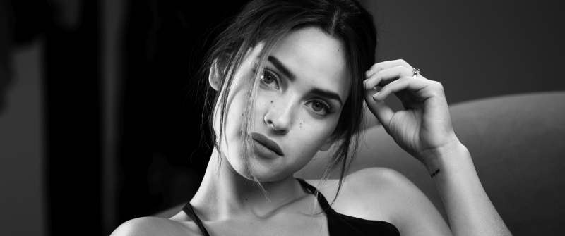 Adria Arjona, Black and White wallpaper
