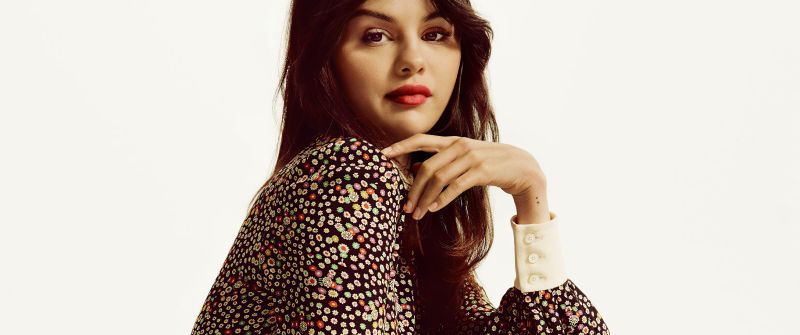 Selena Gomez, White background, Portrait, 5K