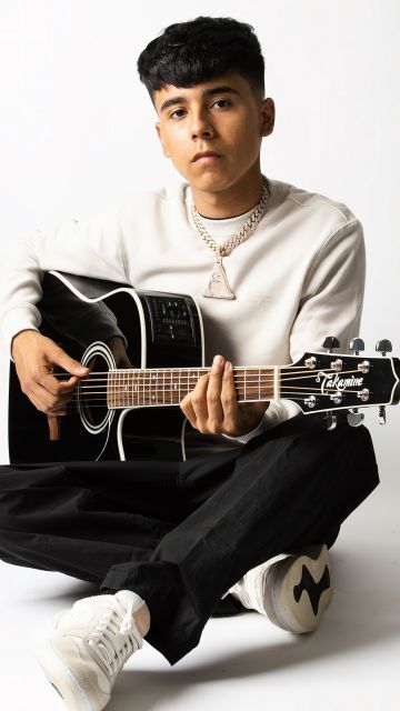 Ivan Cornejo, Guitar, 5K, Mexican singer, White background