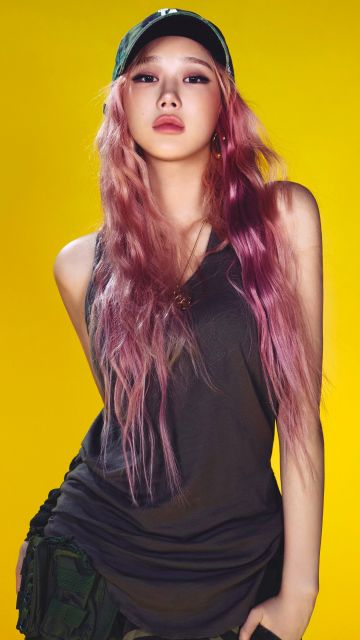 Giselle (aespa), Yellow background, 5K, K-Pop singer