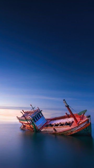 Abandoned, Fishing boat, Shipwreck, Sunset, Isolated, Horizon, Twilight, Lost, 5K, Blue Sky