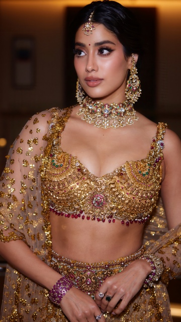 Janhvi Kapoor 5K Wallpaper