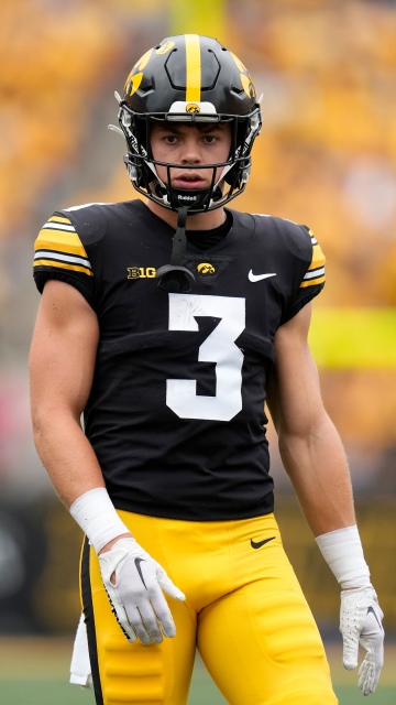 Cooper DeJean, Jersey 3, American football player, 5K, Iowa Hawkeyes