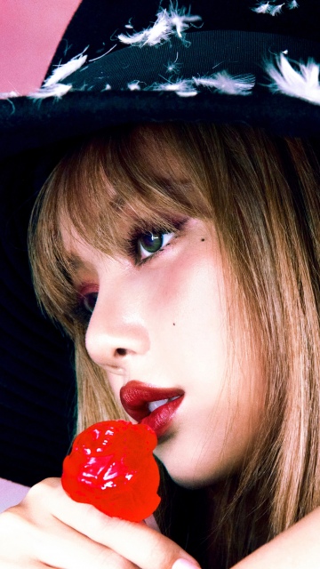 Lisa, Lipstick