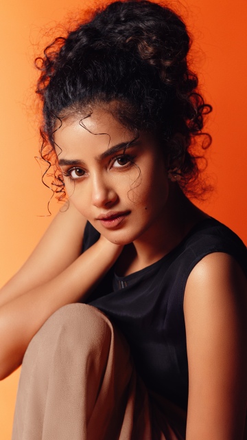 Anupama Parameswaran, Orange background