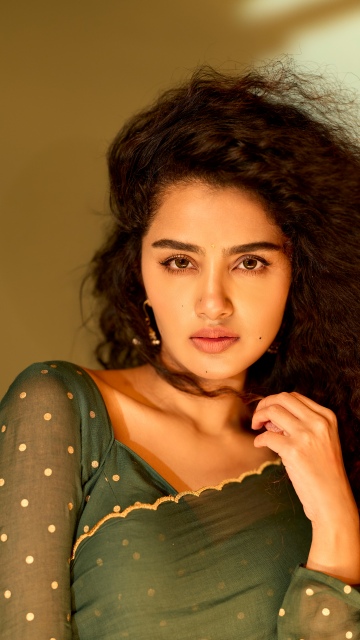 Anupama Parameswaran, Portrait