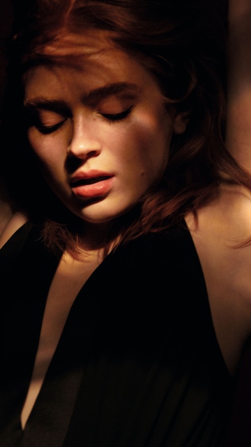 Sadie Sink, Dark background