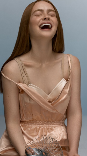 Sadie Sink, Laughing