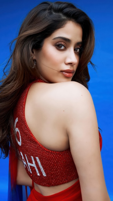 Janhvi Kapoor closeup, Red saree