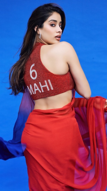 Janhvi Kapoor, Red saree