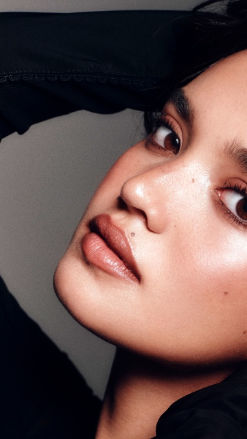 Sophia Hammons, Closeup