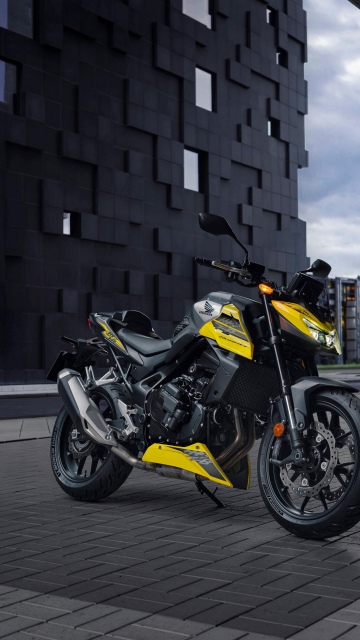 Honda CB750 Hornet, Outdoor