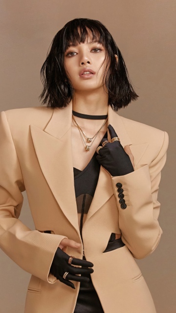 Lisa, Short hair
