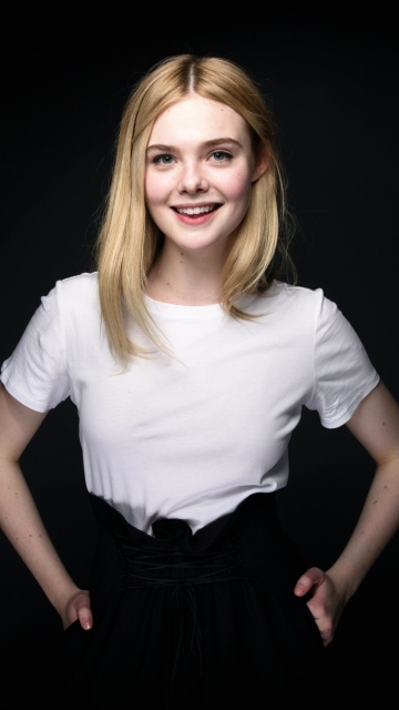 Elle Fanning, Dark background