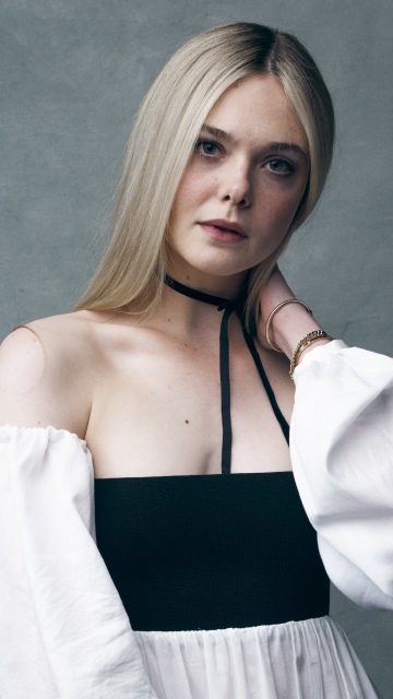 Elle Fanning, Blonde