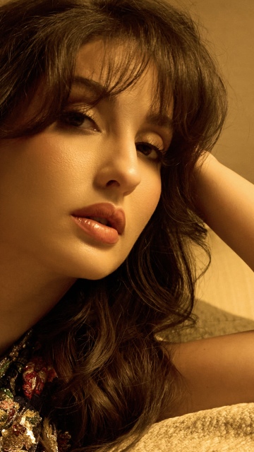 Nora Fatehi, Warm