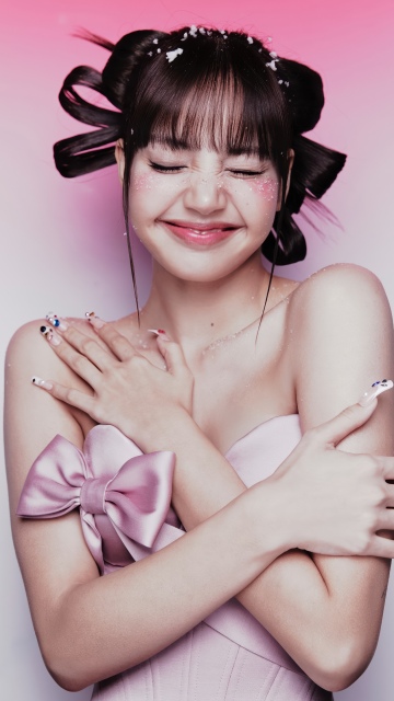 Lisa, Cute smile