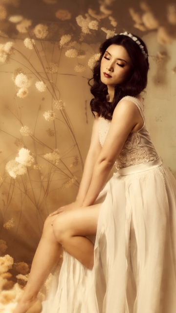 Halley Kim, Golden yellow