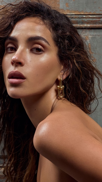 Adria Arjona