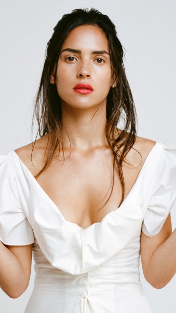 Adria Arjona, White aesthetic