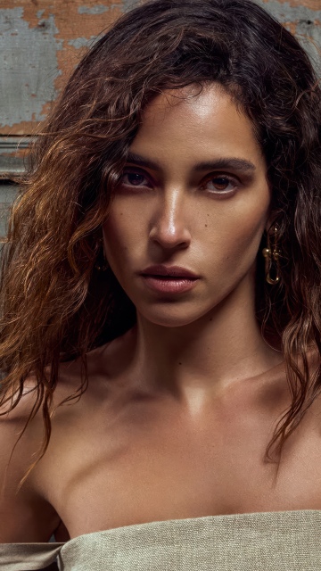 Adria Arjona