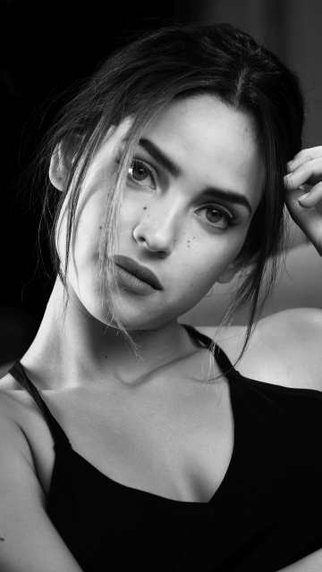 Adria Arjona, Black and White wallpaper