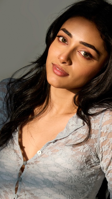 Preity Mukhundhan, Closeup