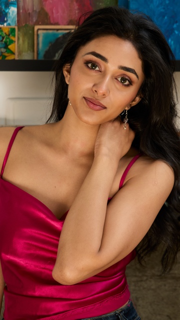 Preity Mukhundhan, Red dress